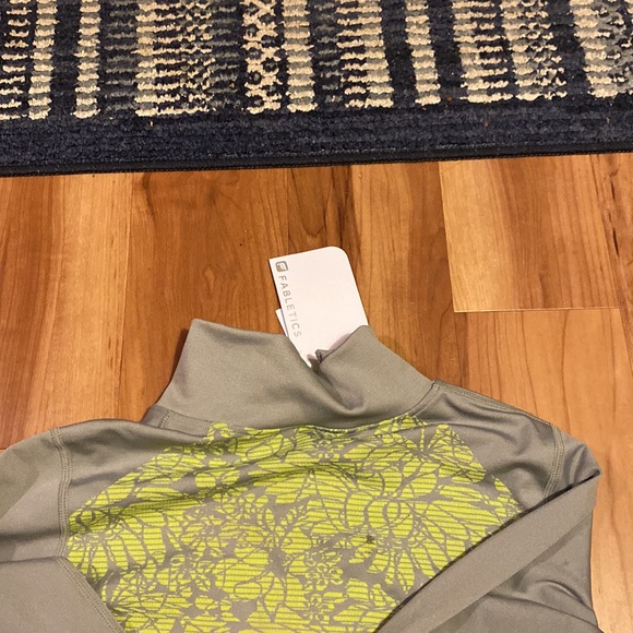 Fabletics NWT Zip Up Top/ Lightweight - Picture 7 of 8